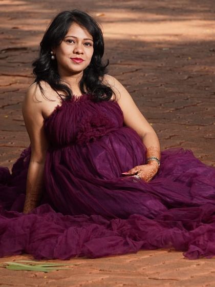 A relaxed, seated portrait in our deep purple ruffled gown. The voluminous tulle spreads out to create a beautiful, textured look.