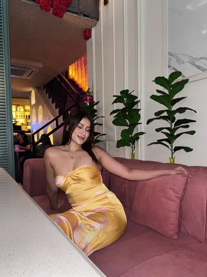 A strapless yellow satin dress, a bright and cheerful choice for a summer evening party.