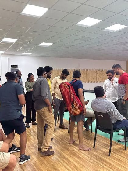 The atmosphere during a corporate event is a mix of focus and relaxed interaction. It's an opportunity for team members to connect in a different and memorable way.