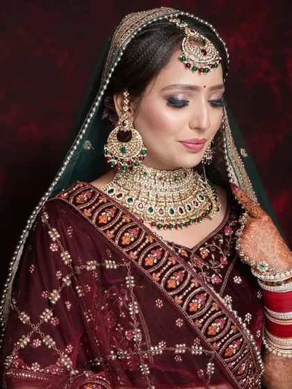 A beautiful, soft glam look on our bride Rhydam. The focus is on the blended eyeshadow and the flawless skin.