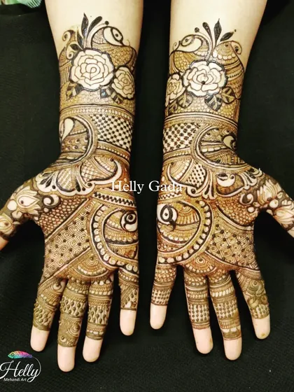 Traditional designs are timeless. This piece combines the grace of peacocks with the beauty of shaded roses, a perfect fusion of classic motifs.