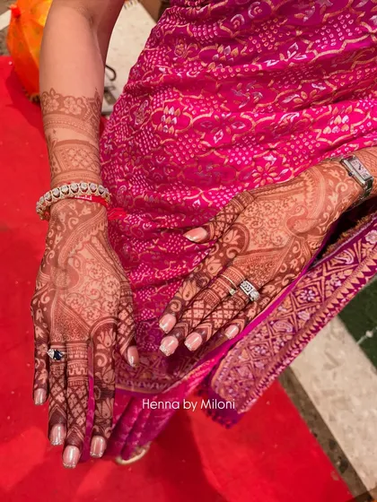 A closer look at the rich, dark stain of the bridal mehendi. This is the result of using high-quality, natural henna and proper aftercare.