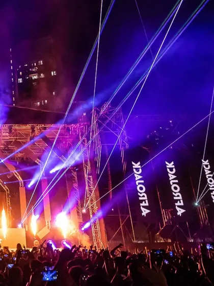 Another shot of the incredible laser production at the Afrojack show, with his name branding the stage.