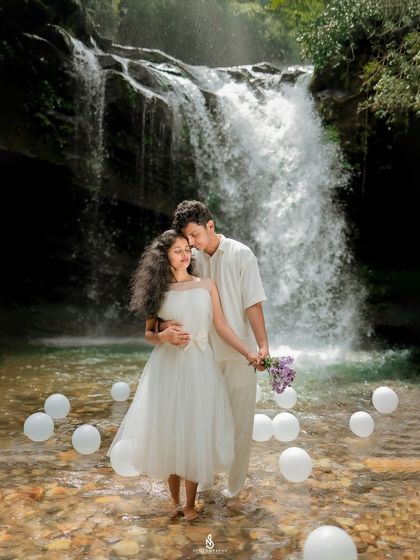 A quiet embrace, holding a small bouquet of purple flowers. The pop of color adds a lovely detail to the otherwise monochromatic scene.