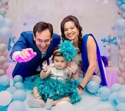 An energetic family photo from a first birthday shoot. I work to bring out the fun and excitement of the day in every picture.