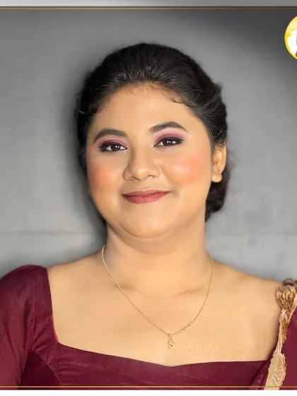 A classic red smokey eye is a look everyone should know how to do. This is an example of a look taught in my online masterclasses, perfect for creating a bold and confident party or evening look.