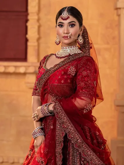 A full portrait of the North Indian bride, looking regal and elegant.