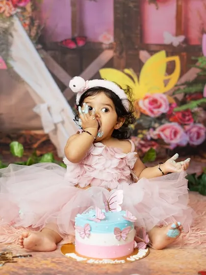 The first taste of cake. Her expression is absolutely priceless. I make sure to capture these key moments during a cake smash session.