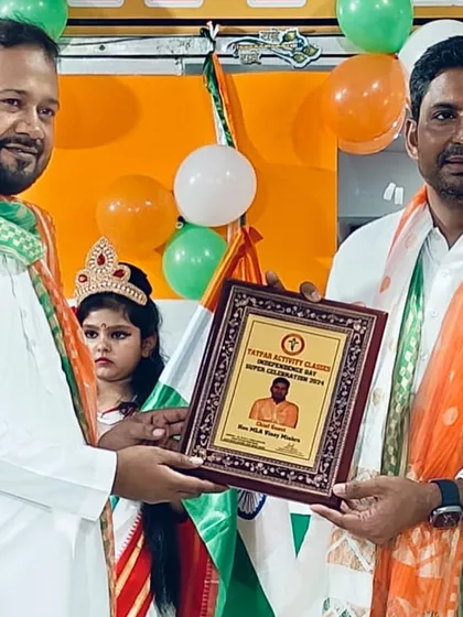 Our MD Anuj Tiwari presenting a plaque to MLA Vinay Mishra ji as a token of our appreciation for his presence at our event.