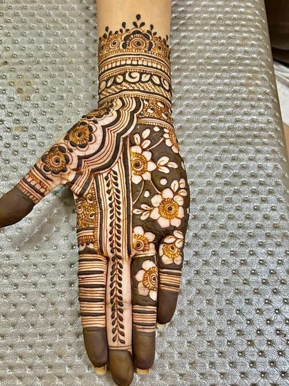 Intricate Bridal Mehendi photo 46