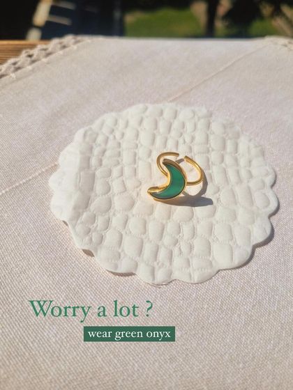 My Green Onyx Luna Ring is perfect for those who worry a lot. It's a stone that encourages happiness and balance.