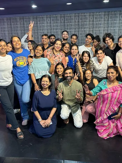 It was a pleasure dancing with everyone at the Ghaziabad Dance Centre. We love collaborating with other studios to spread the joy of salsa.
