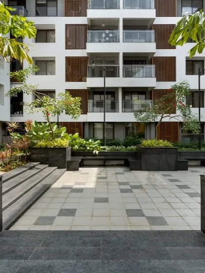 The courtyard at Sona Vistaas is designed as a dynamic, interactive community space for all age groups. The combination of hardscape, softscape, and integrated seating encourages residents to come together and enjoy the outdoors.