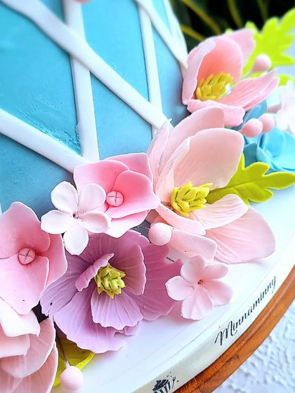A close-up of the beautiful sugar flowers on the enchanted garden cake.