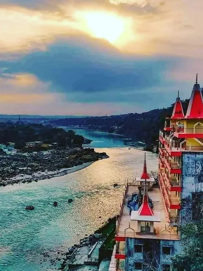 This is a view of the holy river Ganga from Rishikesh, the birthplace of yoga. On my retreats in India, we immerse ourselves in the spiritual heritage of this land, connecting with the culture and ancient traditions that have been passed down for thousands of years.
