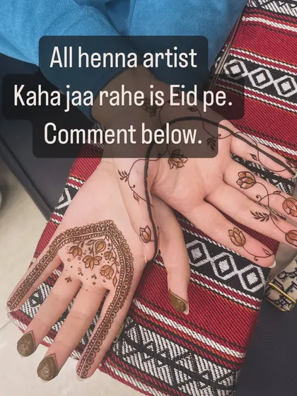 A simple yet elegant design for Eid, featuring a floral pattern on the palm and a decorative cuff.