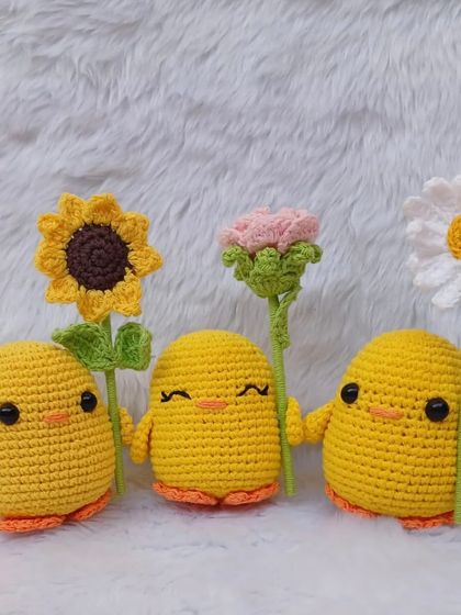 This trio of ducks shows the different flower options available.