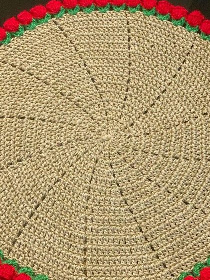 This doily combines a neutral beige center with a classic red tulip border. It's a timeless design that's perfect for festive occasions.