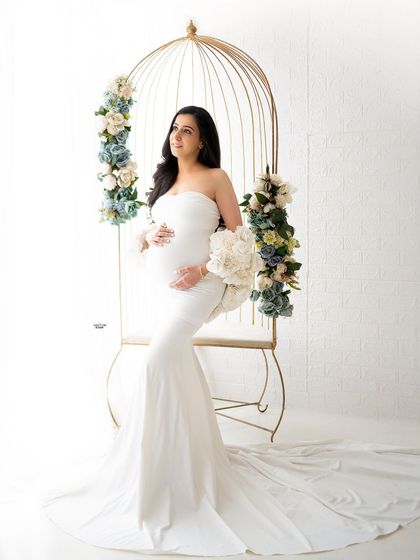 A beautiful solo portrait in our white birdcage chair, adorned with flowers. The mamma looks so elegant and serene.