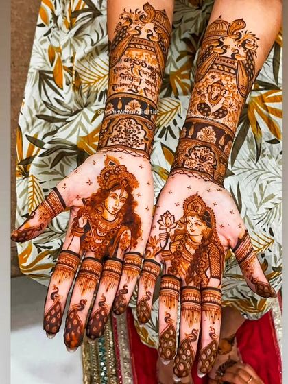 A divine pair, this design features portraits of Lord Krishna and Goddess Lakshmi across both palms.