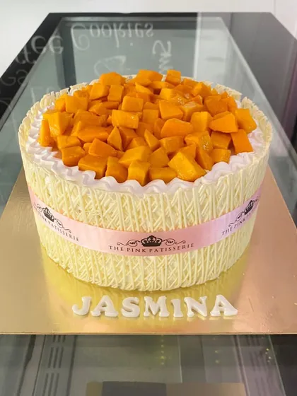 A beautiful fresh mango cake for Jasmina, wrapped in a white chocolate lattice.
