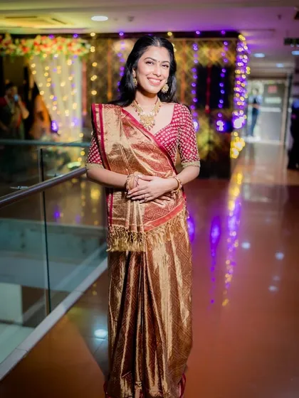 A traditional look for a Lagan Lakhan ceremony. The makeup is classic and elegant, with defined eyes and a flawless base that complements her beautiful silk saree.