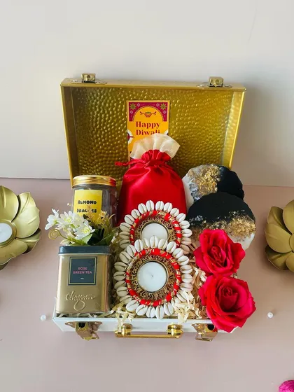This is one of my bestsellers. A premium metal trunk filled with Diwali delights, including gourmet tea, festive shell diyas, and resin coasters. It’s a luxurious gift that leaves a lasting impression.