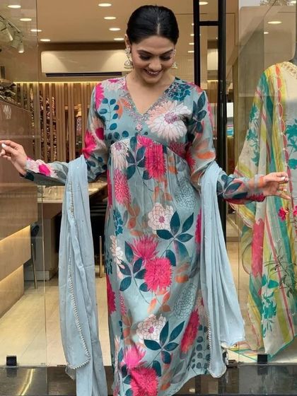 I love the bold floral print on this grey kurta pant set. It's a modern, stylish piece that's sure to make a statement.