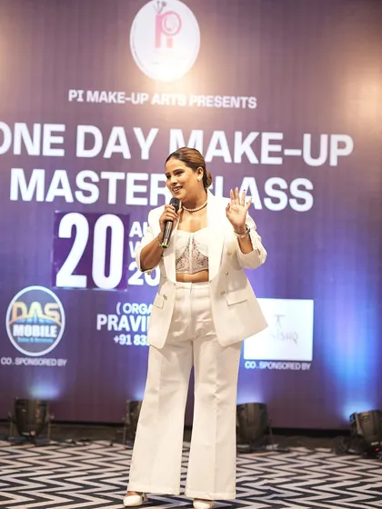 Teaching my techniques on stage during a one-day makeup masterclass in Akola. I believe in sharing my knowledge directly and showing you the exact steps to success.
