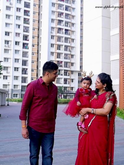 SP Photography Studio - Family & Portrait Photography Family Portraits: Your Story in Pictures photo 4