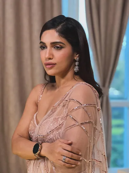 Pretty in pink! Here’s Bhumi Pednekar in a beautiful sequined saree by Masumi Mewawalla. This is a great option for a cocktail party or reception, offering sparkle and modern elegance.