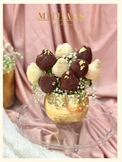 Another view of my romantic strawberry bouquet, showcasing strawberries dipped in both white and dark chocolate. It's a beautiful and indulgent way to celebrate love.