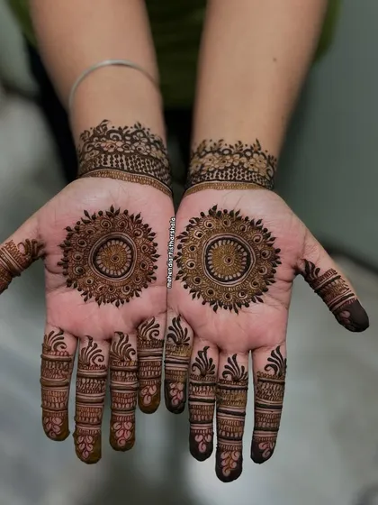 A clear, top-down view of the simple mandala mehendi. The symmetry and clean lines make this design incredibly satisfying and beautiful.