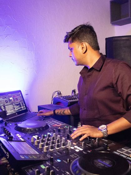 The DJ & The Decks photo 23