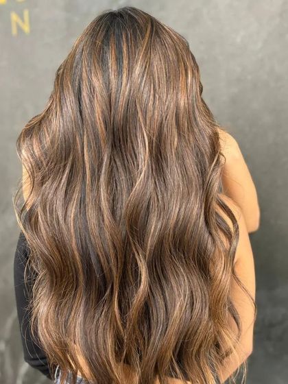 A full back view of the voluminous balayage, a true statement look.