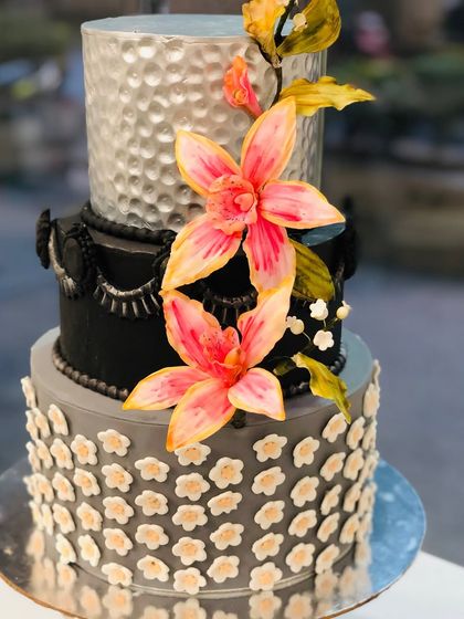 Grand Wedding & Engagement Cakes photo 16
