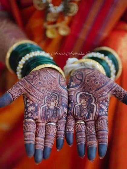 The beautiful, dark stain of a bridal mehendi with portraits. The deep color makes the figures stand out beautifully.