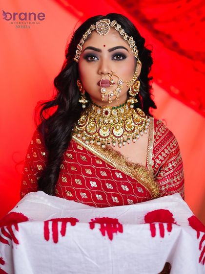 A direct and powerful gaze, this shot captures the regal and fierce essence of the character, brought to life through makeup.