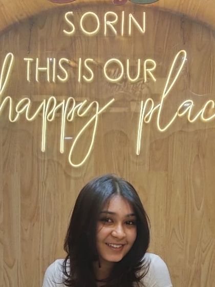 A simple yet chic medium-length layered haircut. It's a versatile style that looks great on everyone.