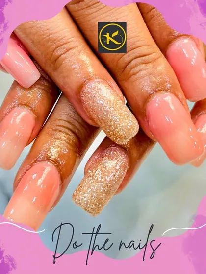 For those who love a dramatic look, these long, square-tipped acrylic extensions deliver. The set combines a sheer pink base with a bold, full-coverage gold glitter accent nail for a truly standout manicure.