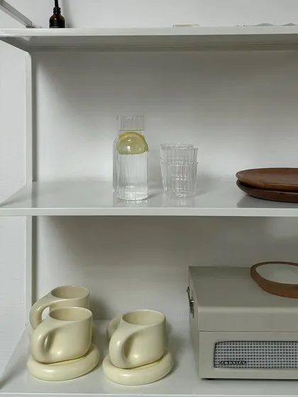 We want you to feel at home in our studio. We offer water with lemon and have a record player for a relaxing ambiance during your visit.