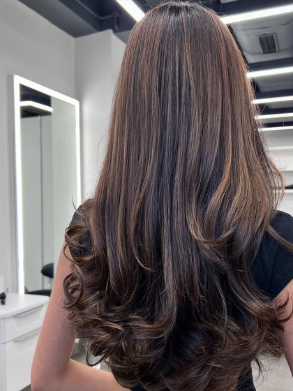 A simple yet stunning look. The rich brown color and healthy shine speak for themselves. This is what hair goals are made of.
