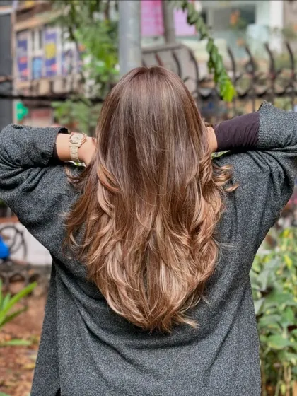 The back view of this neutralized color shows a beautiful, seamless melt of different cool-toned shades.