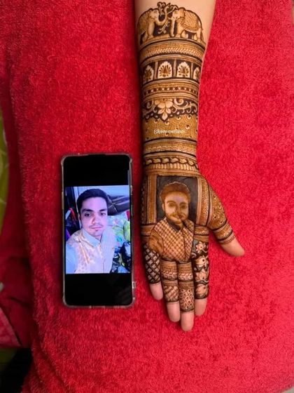 Here you can see the reference photo next to the finished henna portrait. I take great pride in capturing the likeness of your loved ones, creating a truly personal and emotional piece of art.
