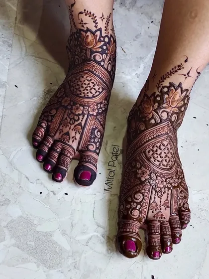 Don't forget your feet. This is an example of a full coverage bridal foot mehndi, with detailed patterns and lotus motifs that perfectly complement the designs on your hands, ensuring you look beautiful from head to toe.