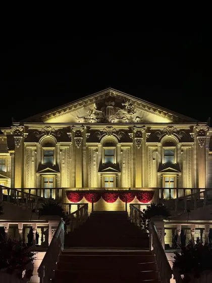 For this event, I brought London to Delhi by constructing a full-scale, illuminated replica of Buckingham Palace. This served as a royal backdrop for the couple's reception, creating an unforgettable experience of regal grandeur.