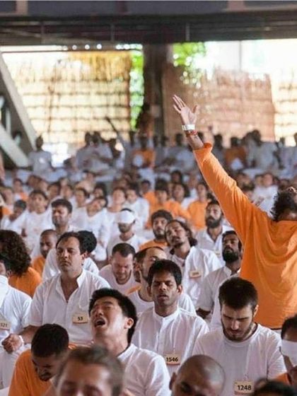 A moment of explosive meditativeness during the Samyama program with Sadhguru. Experiences like these show that the greatest bliss is within you.