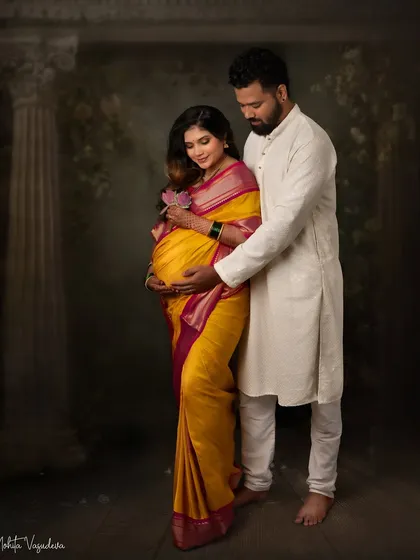 This mama-to-be wore her wedding saree, and it was such a powerful symbol of her life's journey. A truly special and emotional moment to capture.