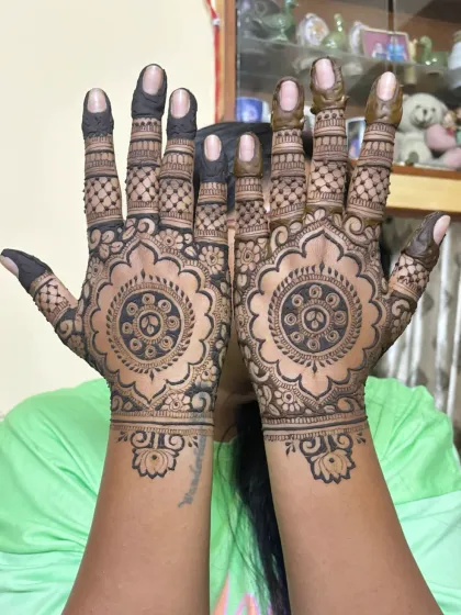 The full view of the matching mandala designs on both hands. The symmetry is so satisfying.