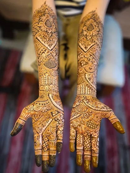 A symmetrical view of the full V-shaped bridal design, offering a modern twist on traditional henna.